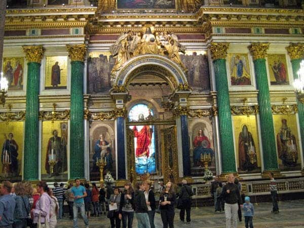 Located on the site of the start of the Russian revolution, is the sprawling Hermitage museum complex.