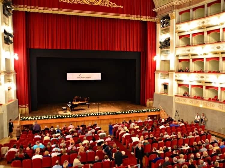 It didn't take long for everyone to find a place to sit in the beautiful theatre.