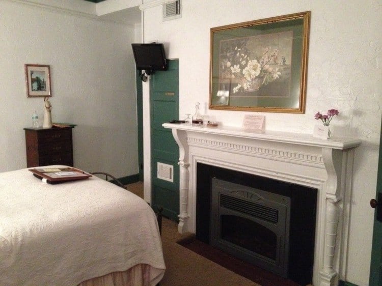 I didn't try the fireplace but it's easy to start with the push of a button.