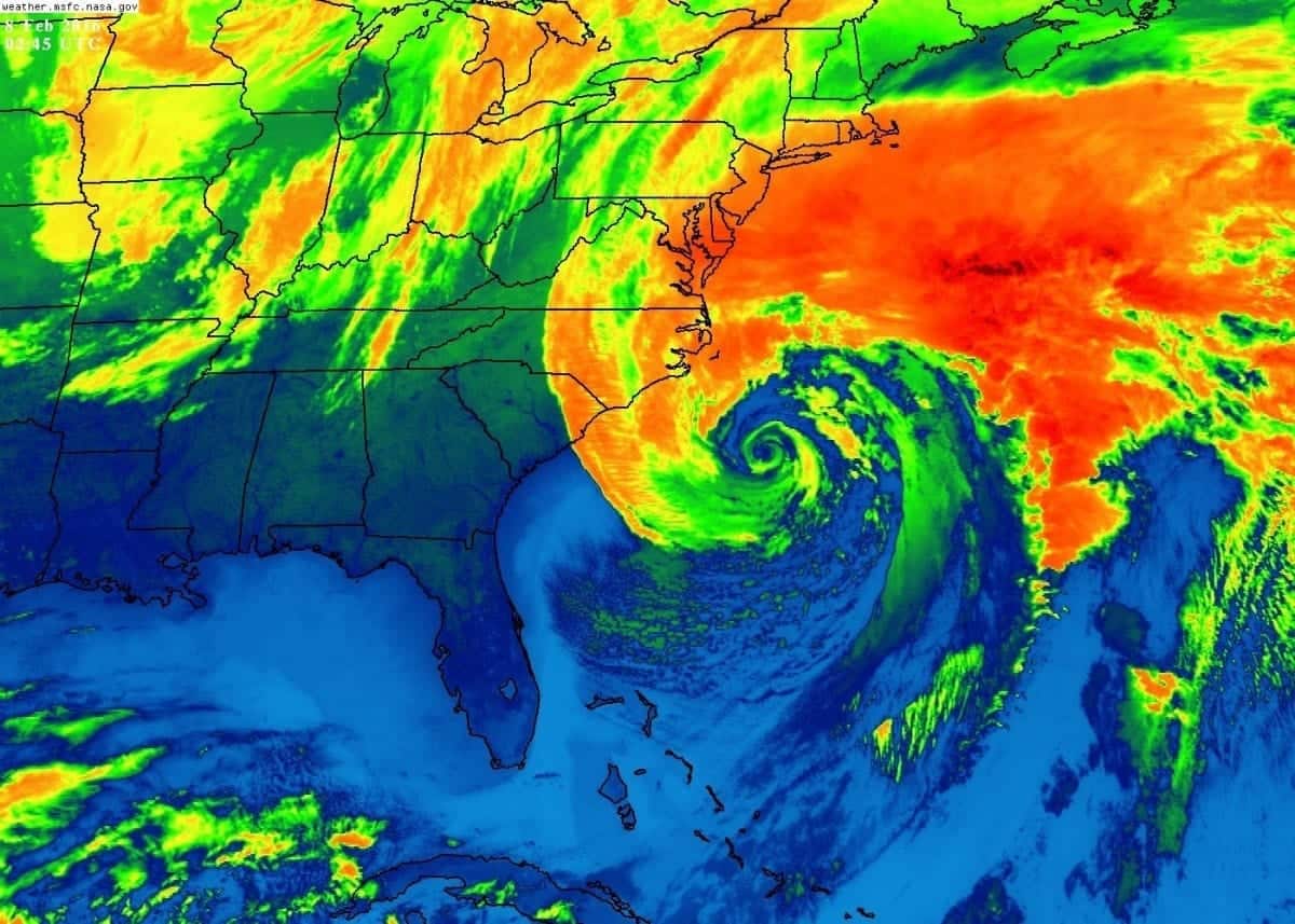 NOAAโs GOES East satellite captured this infrared image of a strengthening norโeaster off the coast of the Carolinas on the evening of February 7, 2016. (NOAA/NASA)