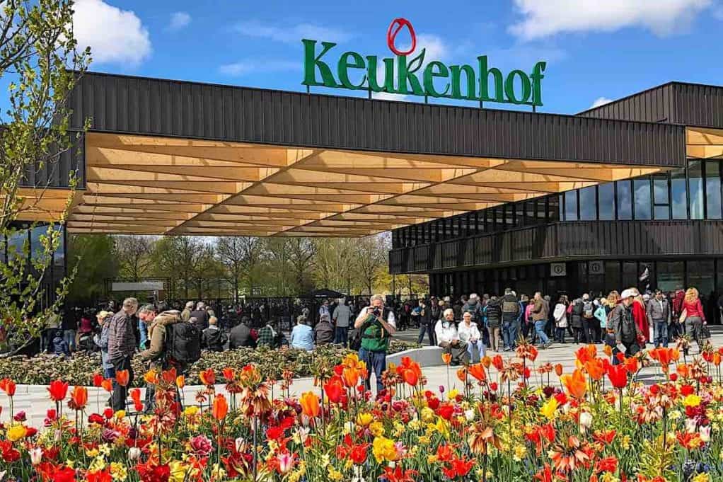 Entrance to Keukenhof Gardens at tulip time in Holland.