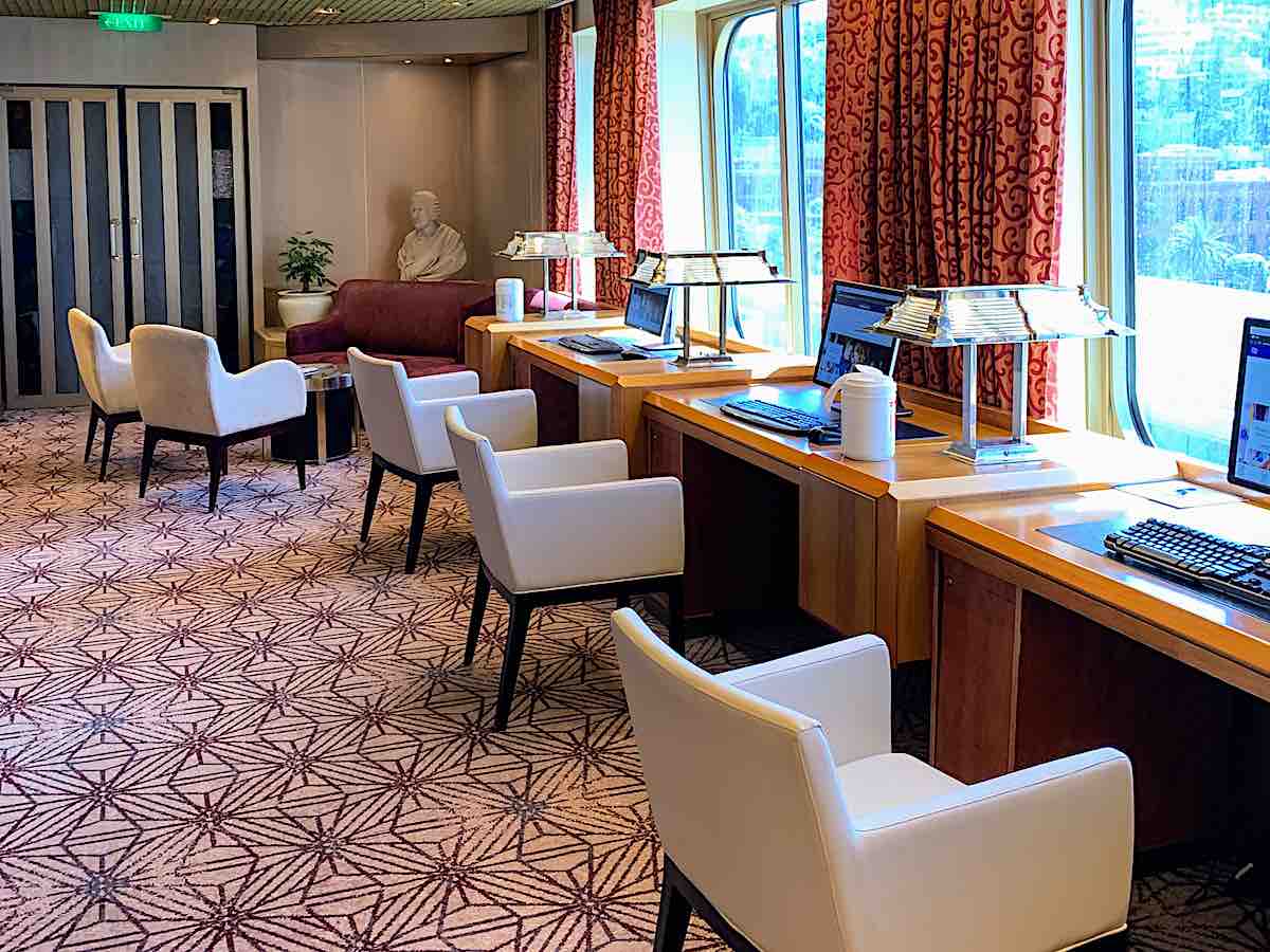 Maasdam computer area near Explorations Cafe.