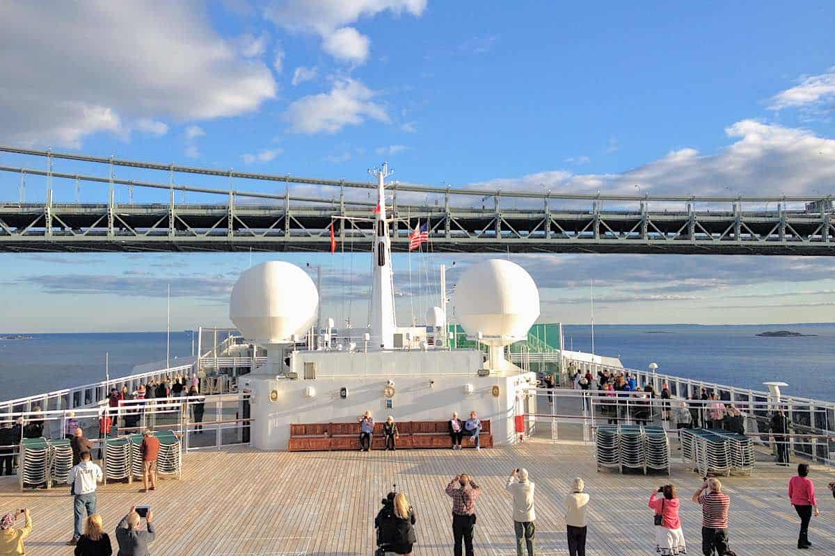 Queen Mary 2 at Verrazano Bridge in New York